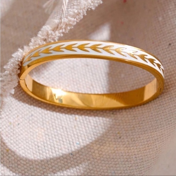 Vintage Vibes Gold White Arrow Hinged Bangle Bracelet - Picture 3 of 10